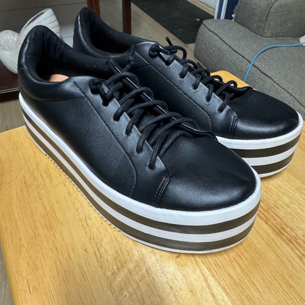 Vizzano Stylish black and white Platform Sneakers